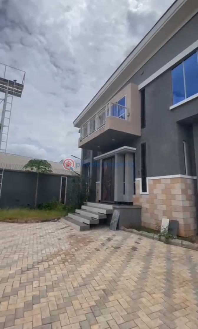 Tastefully built 5 bedroom duplex with cctv , inverter + bq on 500sqm - 1 5 bedroom Duplex For Sale Wtc Estate By Independence Layout Enugu Area  - 1