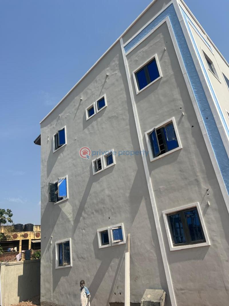 2 bedroom Block Of Flats For Sale Ringroad Ring Road Ibadan Oyo - 1