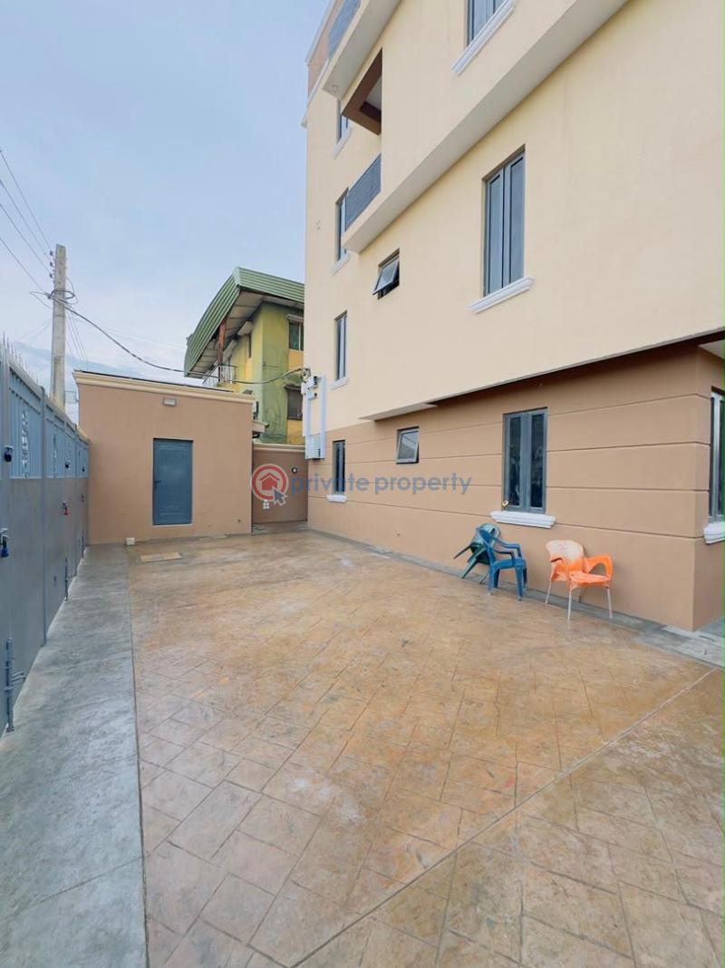 2 bedroom Block Of Flats For Sale Yaba Lagos - 5
