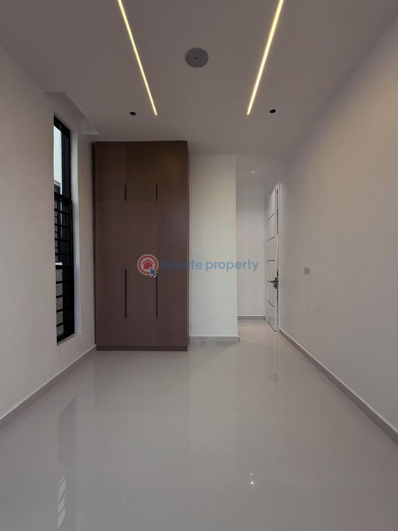 5 bedroom Detached Duplex For Sale Lafiaji Lekki Lagos - 9