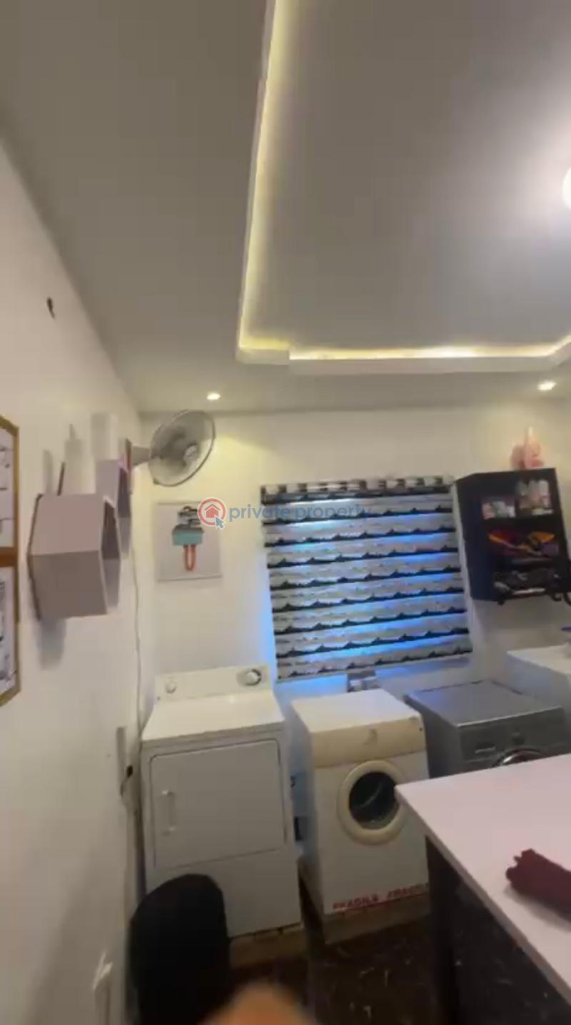 2 bedroom Flat & Apartment For Rent Alagomeji Yaba Lagos - 0