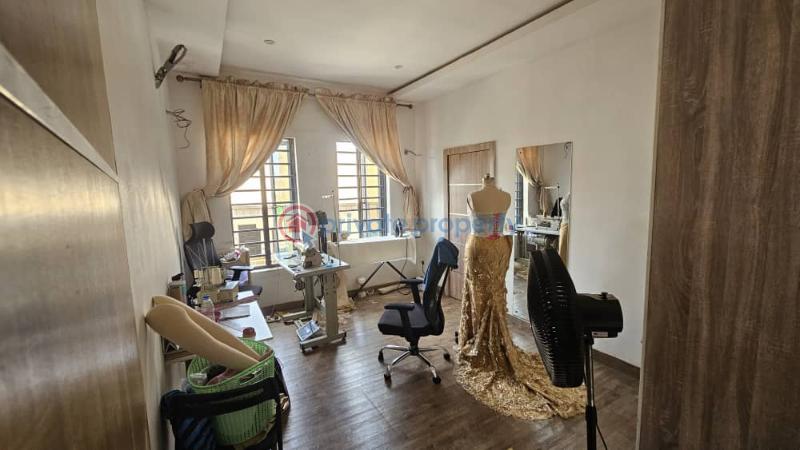 3 bedroom Block Of Flats For Sale Soluyi Gbagada Lagos - 2