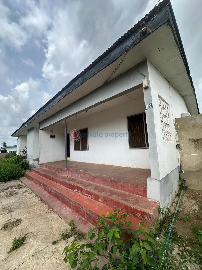 3 bedroom Bungalow For Sale Oke Ata Housing Estate. Oke Mosan Abeokuta Ogun - 4