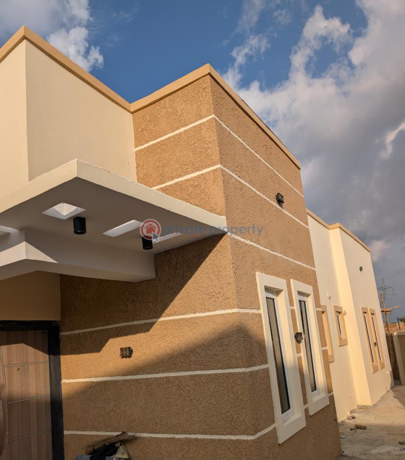 4 bedroom Detached Bungalow For Sale Off Eleyele Ologuneru Eleyele Ibadan Oyo - 1