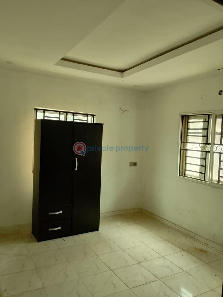 3 bedroom Block Of Flats For Rent Pakuro Off Berger Berger Ojodu Lagos - 9