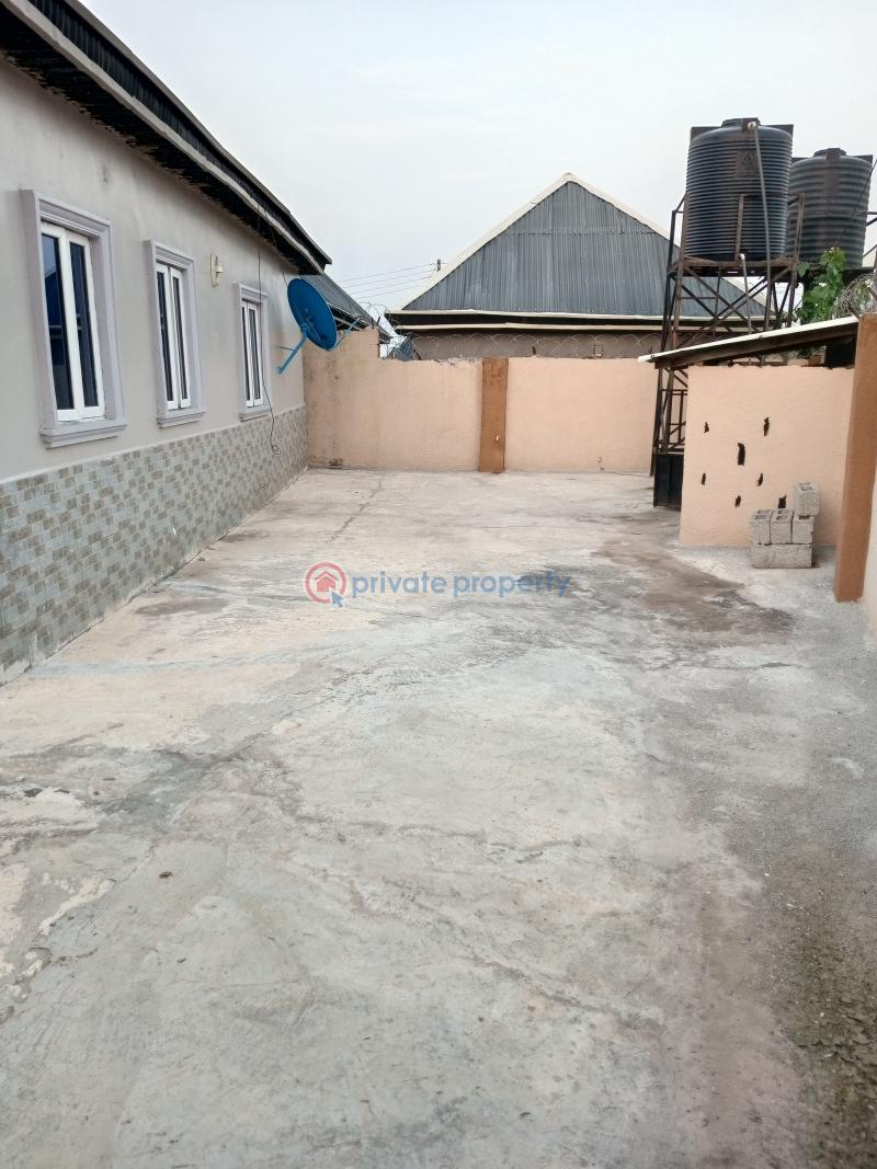 3 bedroom Detached Bungalow For Sale A&g Estate Phase2 Lugbe Fha Lugbe Abuja Phase 4  - 17