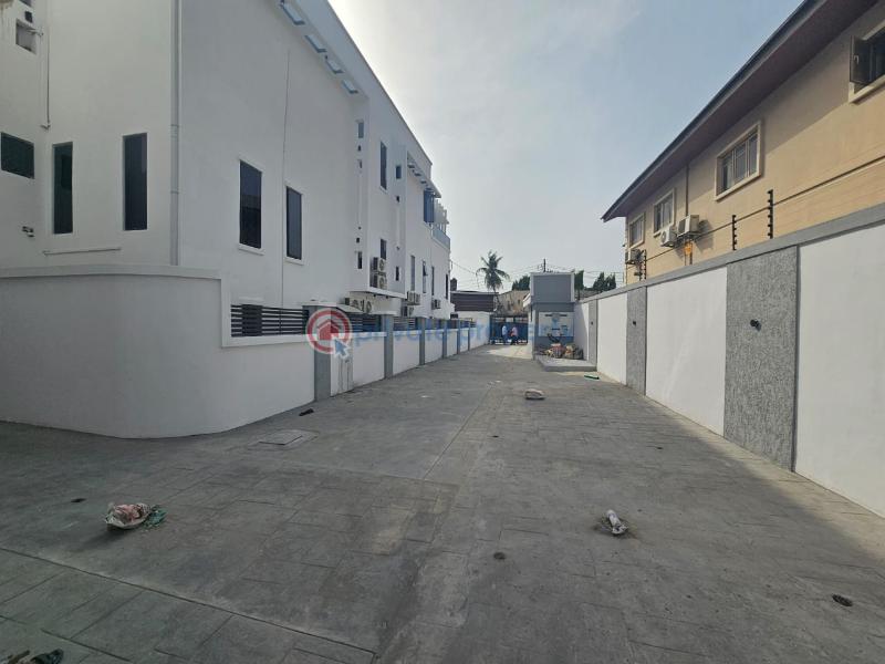 4 bedroom Semi detached Duplex For Sale Surulere Lagos - 23