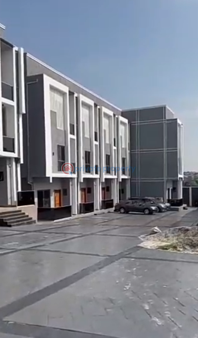 4 bedroom Terraced Duplex For Sale Magodo Gra Phase 2 Magodo Shangisha Magodo GRA Phase 2 Kosofe/Ikosi Lagos - 1