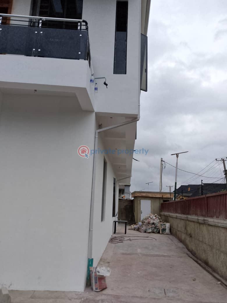 4 bedroom Terrace For Sale Off Mabo Surulere Surulere Lagos - 14