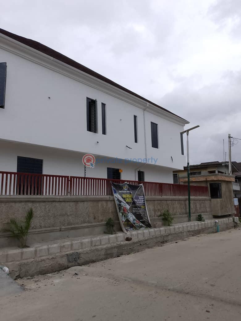 4 bedroom Terrace For Sale Off Mabo Surulere Surulere Lagos - 13