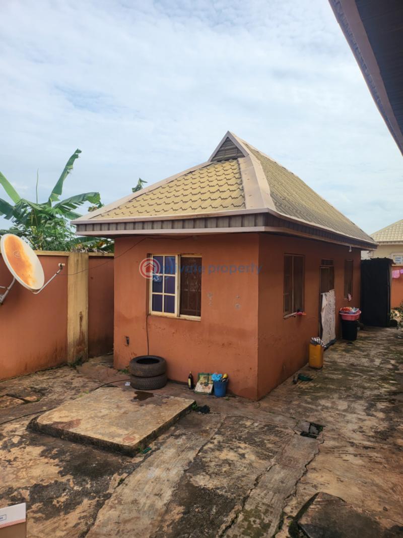 5 bedroom Bungalow For Sale Kemta Housing Estate Idi Aba Abeokuta Ogun - 4