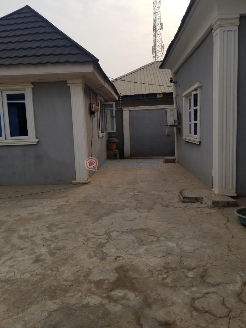 5 bedroom Detached Bungalow For Sale Soka Ibadan Oyo - 1