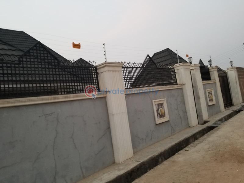 5 bedroom Detached Bungalow For Sale Soka Ibadan Oyo - 5