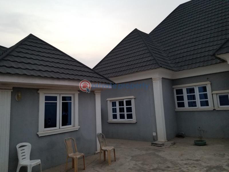 5 bedroom Detached Bungalow For Sale Soka Ibadan Oyo - 2