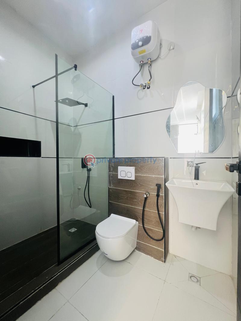5 bedroom Detached Duplex For Sale Second Tollgate Chevron Along Lekki Expressway Lagos - 20