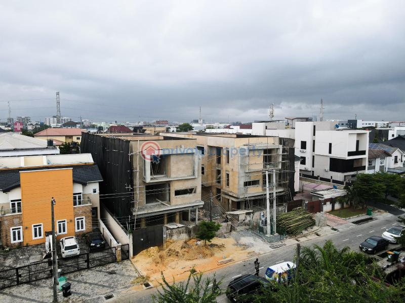 Tastefully finished 5 bedroom fully detached duplexes each with a bq, pool and study. - 3 5 bedroom Detached Duplex For Sale U3 Estate Lekki. Lekki Phase 1 Lagos - 3