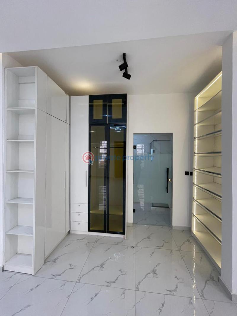 5 bedroom Detached Duplex For Sale Before Chevron Ologolo Lekki Lagos - 5