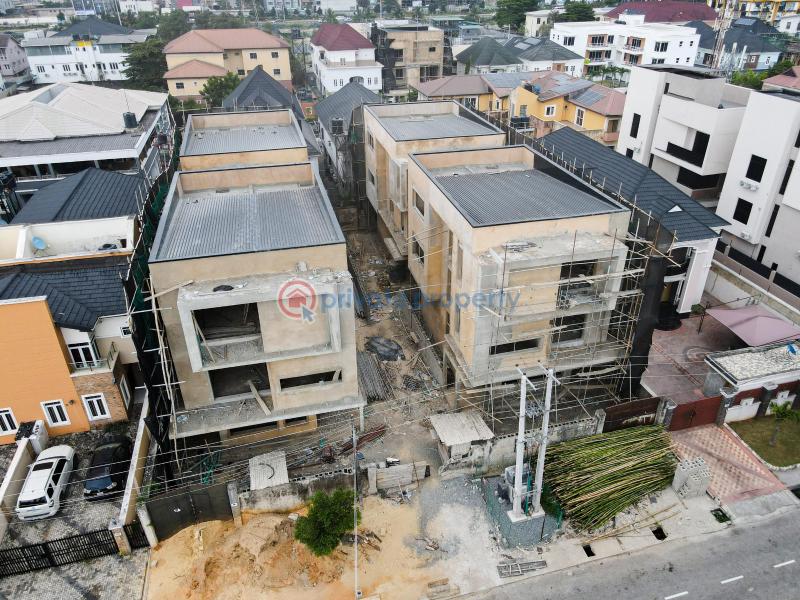 Tastefully finished 5 bedroom fully detached duplexes each with a bq, pool and study. - 5 5 bedroom Detached Duplex For Sale U3 Estate Lekki. Lekki Phase 1 Lagos - 5