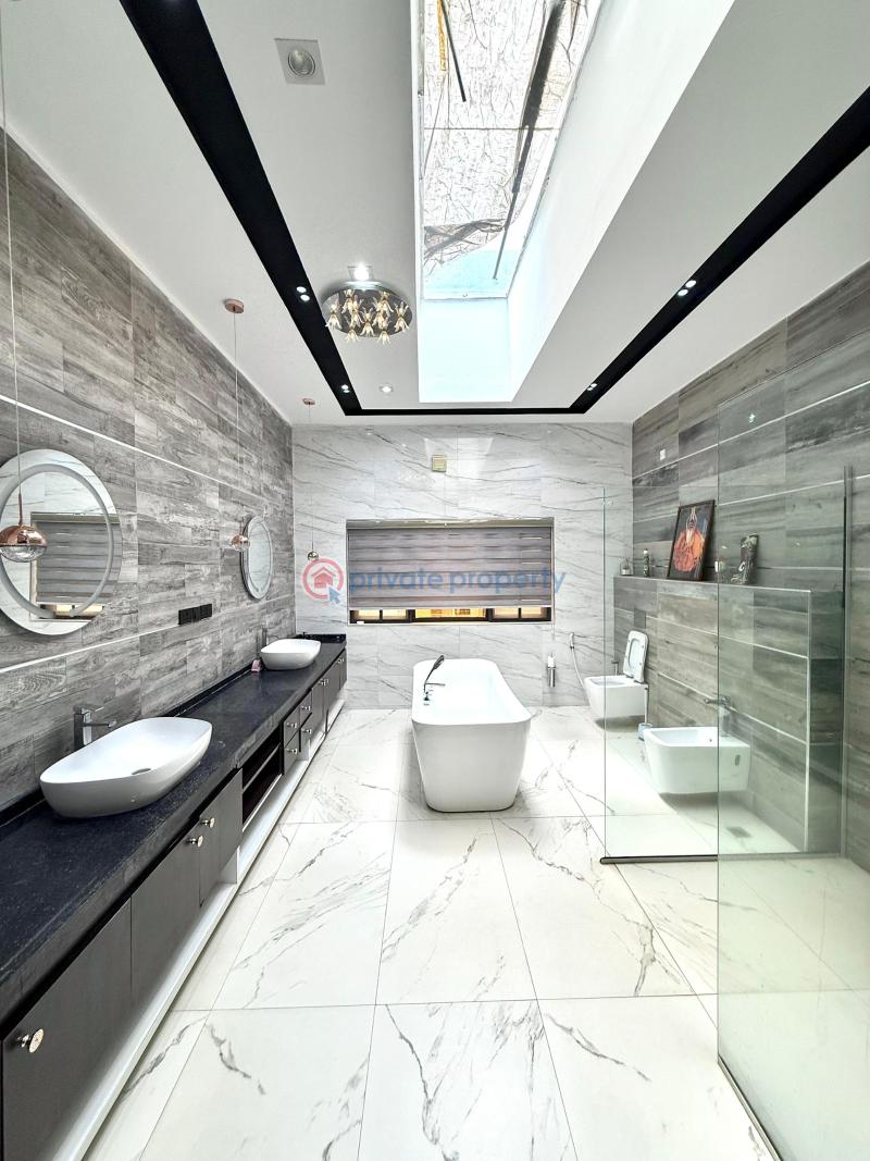 8 bedroom Duplex For Sale Dawaki Abuja Phase 3  - 12