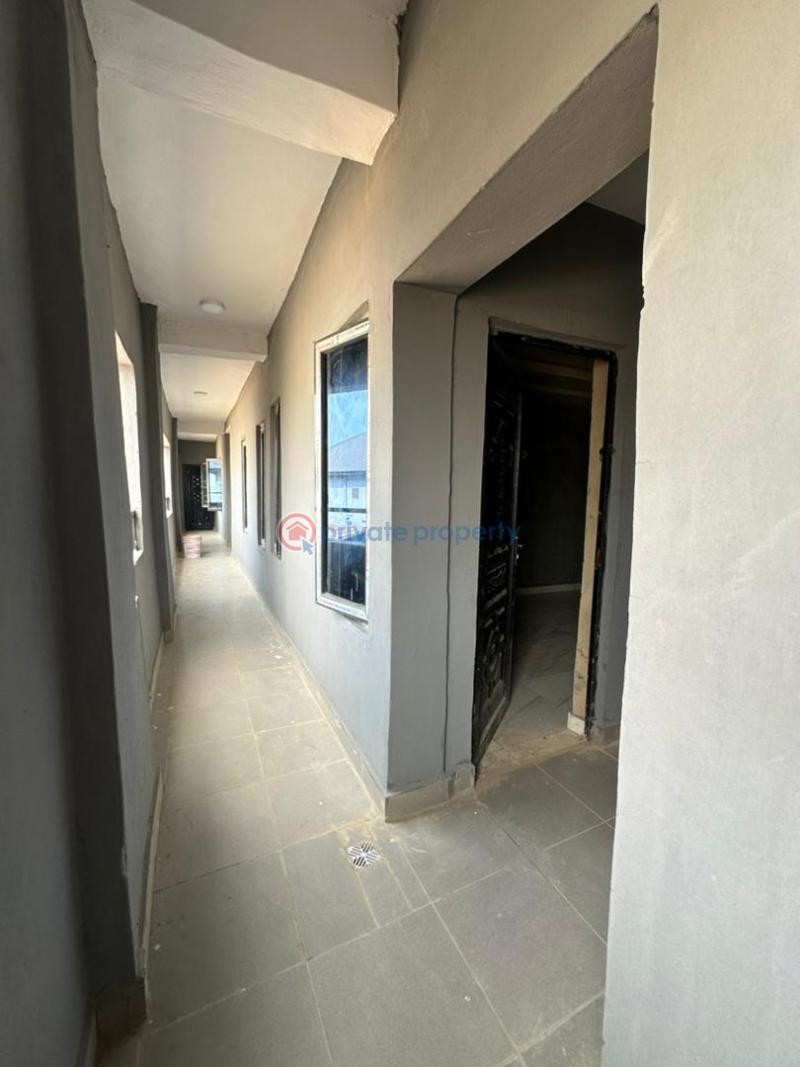 For rent 1 bedroom Mini Flat Pedro Road, Palmgrove, Lagos Palmgroove