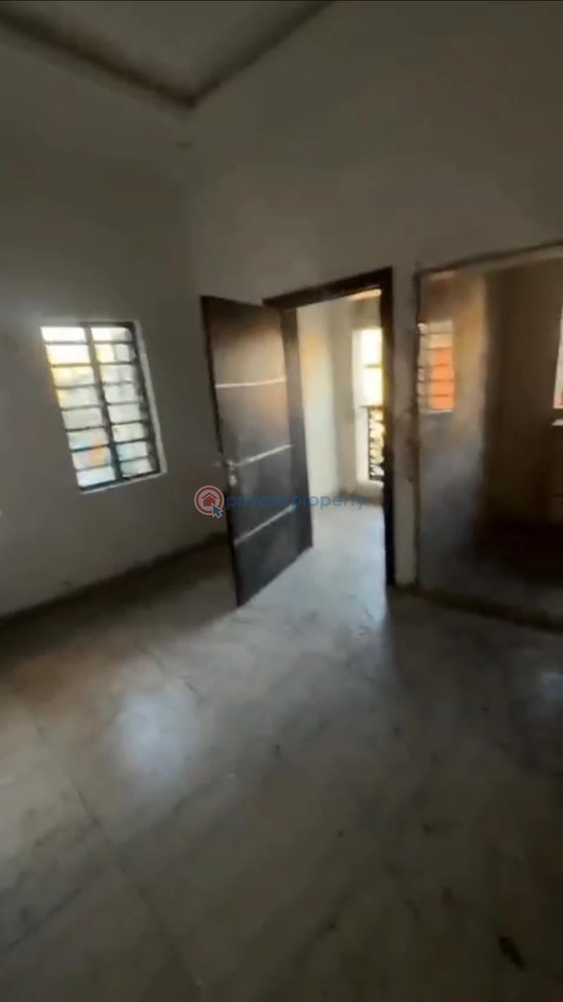 1 bedroom Mini Flat For Rent Fadeyi Jibowu Yaba Lagos - 3
