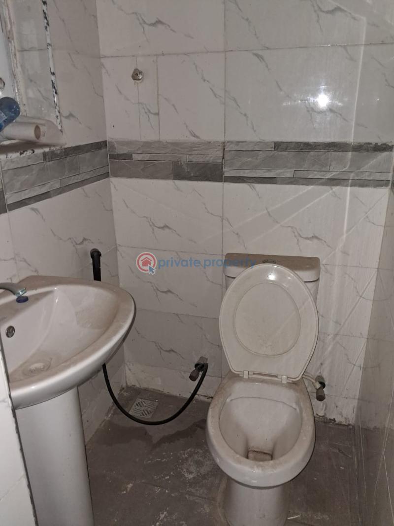 2 bedroom Flat & Apartment For Rent Alagomeji Yaba Lagos - 9