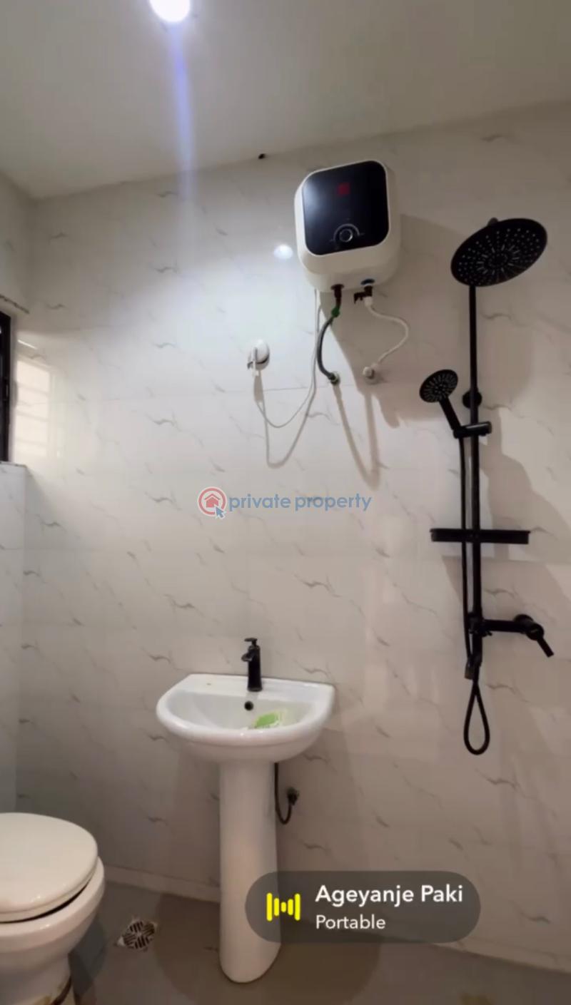 3 bedroom Flat & Apartment For Rent Off Brown Road Aguda  Surulere Lagos - 7