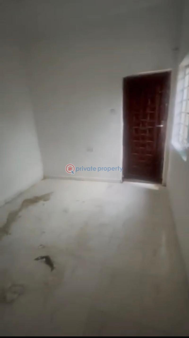 Self Contain For Rent Off Pedro Shomolu Lagos - 1