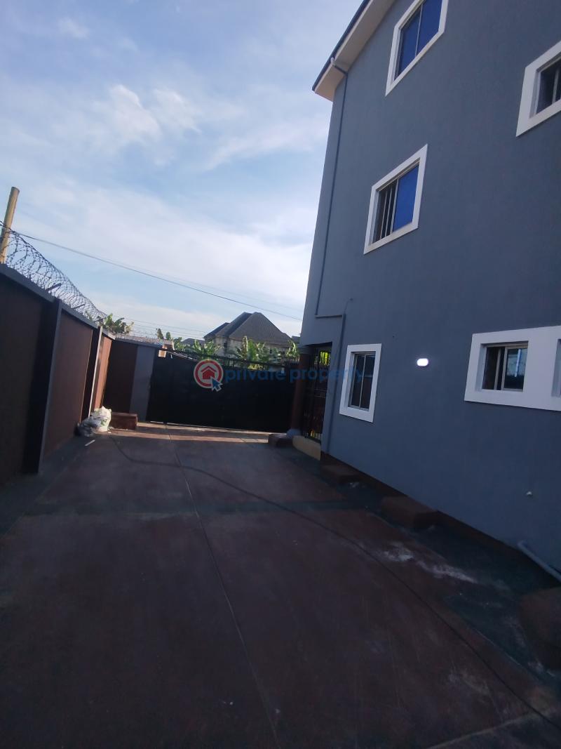 2 bedroom Block Of Flats For Rent County Garden Estate, Sars Road Port Harcourt Rivers - 1