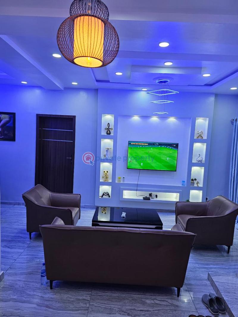 Tastefully furnished 2bedroom apartment - 2 2 bedroom Block Of Flats Short let By Magistrate Court, Off Ogba Road, Off Oba Akran Way, Oba Akran Ikeja Lagos - 2