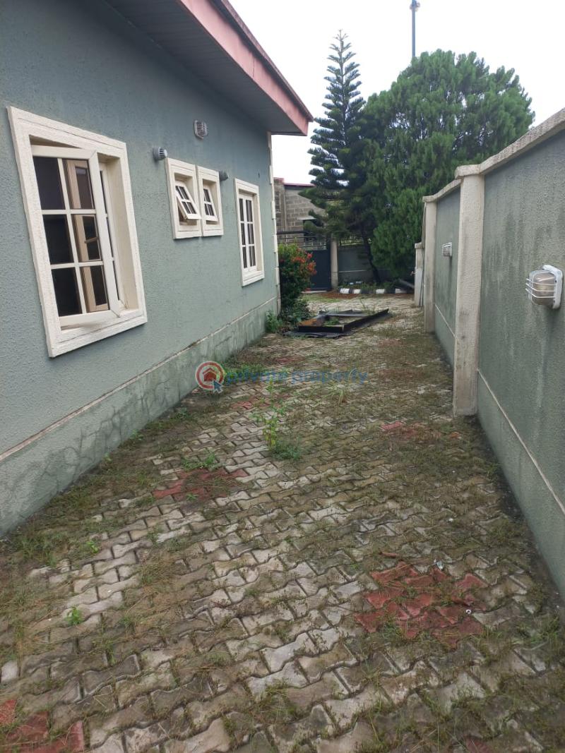 4 bedroom Bungalow For Sale Mayfair Gardens Estate Awoyaya Ajah Lagos - 4
