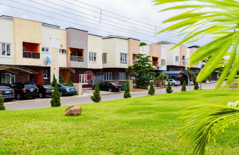 Tastefully furnished apartment - 0 2 bedroom Block Of Flats Short let Paradise Court Idu Area 1-11 Abuja Phase 1  - 0
