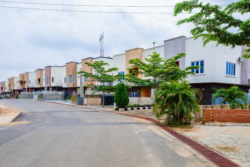 Tastefully furnished apartment - 1 2 bedroom Block Of Flats Short let Paradise Court Idu Area 1-11 Abuja Phase 1  - 1