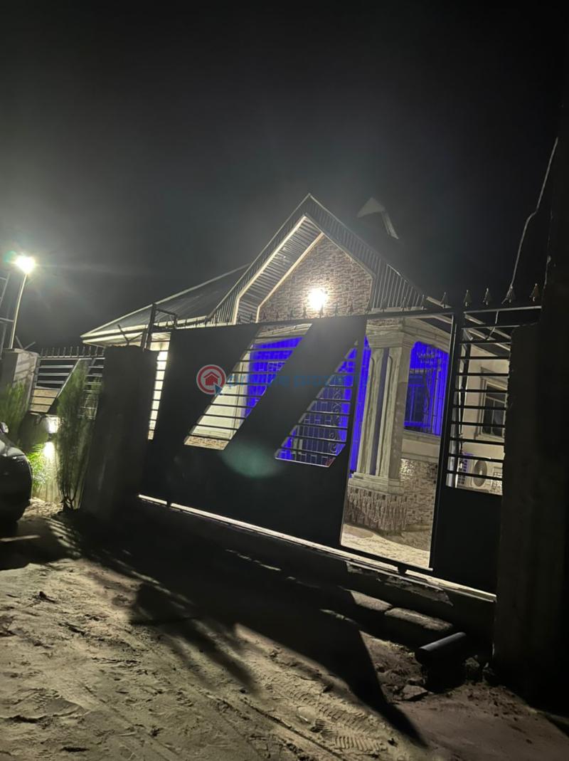 3 bedroom Mini Flat For Sale Off Ekredjebor Road, Ughelli, Delta State Asaba Delta - 2