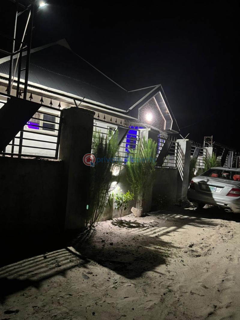 3 bedroom Mini Flat For Sale Off Ekredjebor Road, Ughelli, Delta State Asaba Delta - 3