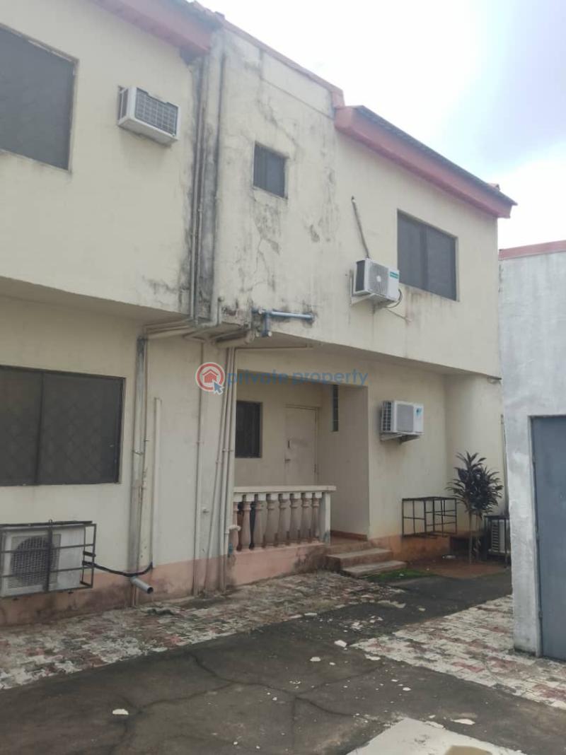 5 bedroom Duplex For Sale Off Airport Road, Oko Gra Behind Prison Benin Edo - 3