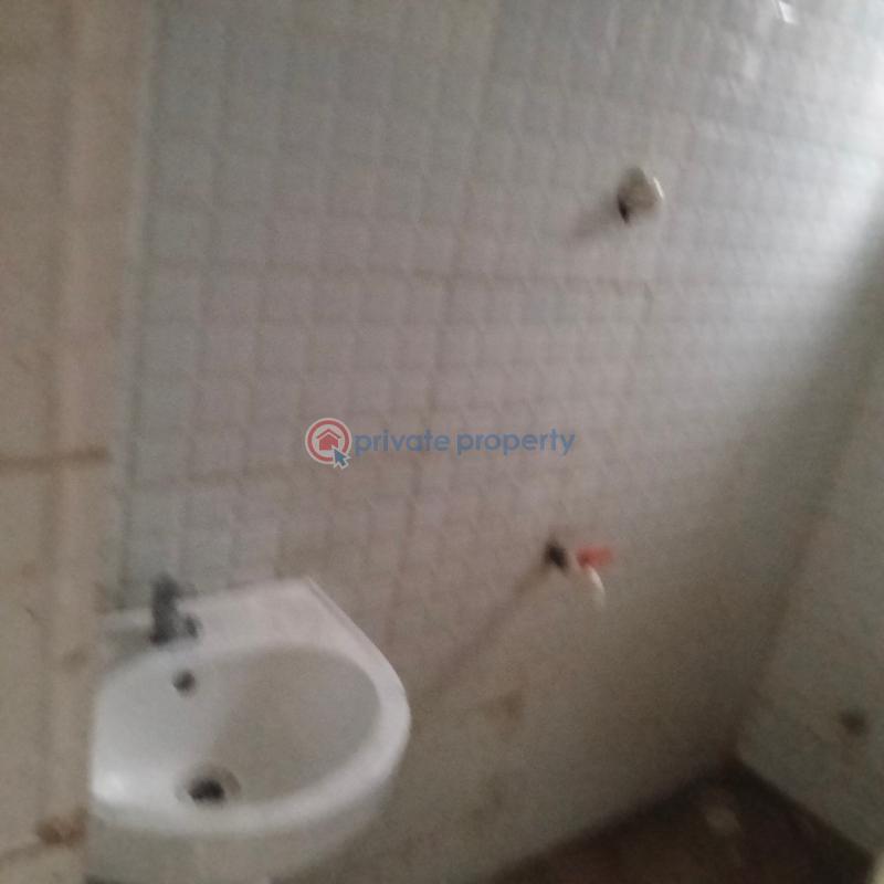 1 bedroom Block Of Flats For Rent Idowu Estate, Okeranla Addo Ajah Lagos - 3