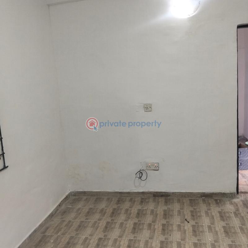 1 bedroom Block Of Flats For Rent Idowu Estate, Okeranla Addo Ajah Lagos - 4
