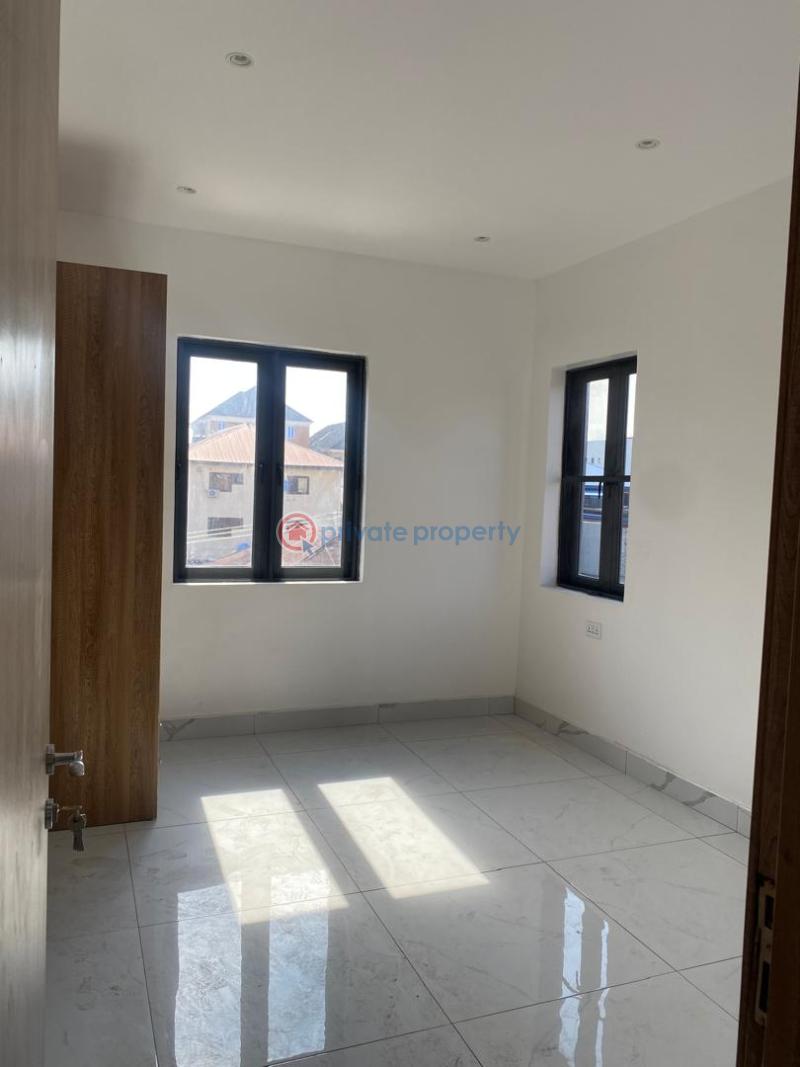 3 bedroom Block Of Flats For Sale Queen Street Alagomeji Yaba Lagos - 2