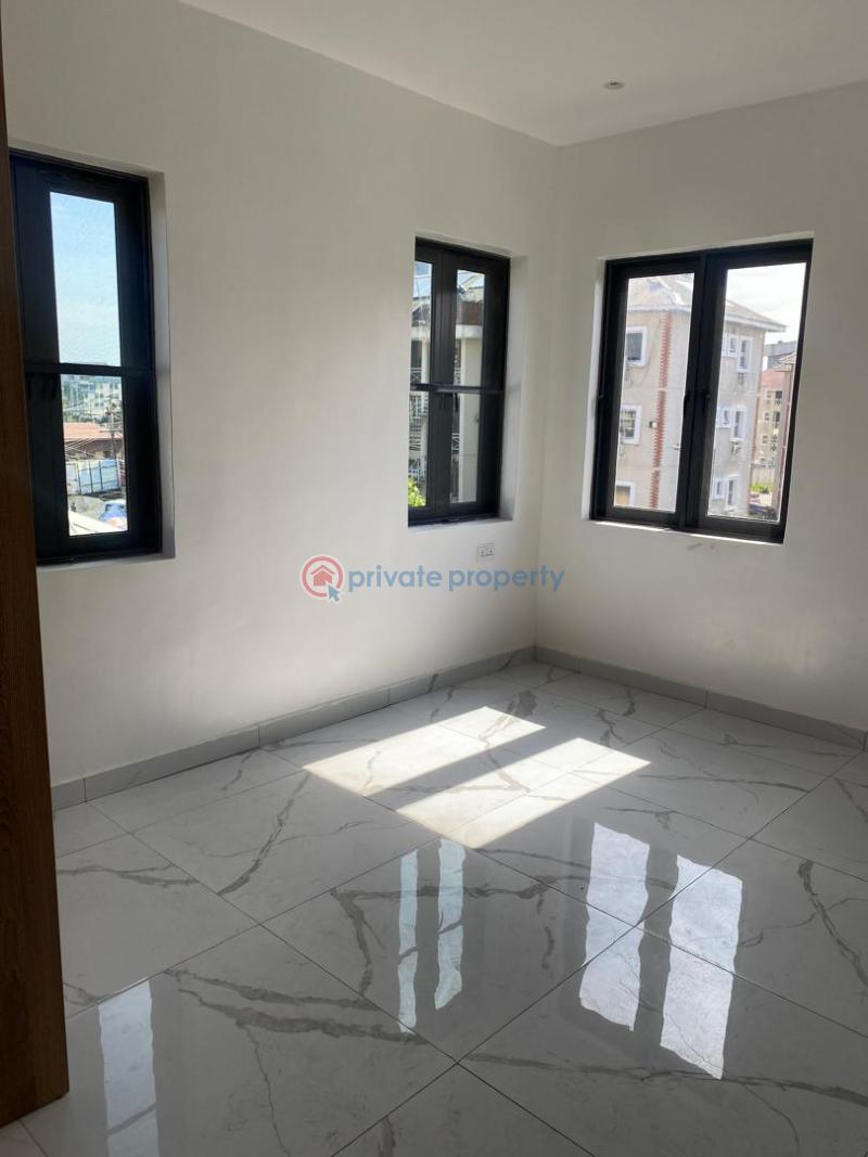 3 bedroom Block Of Flats For Sale Queen Street Alagomeji Yaba Lagos - 1
