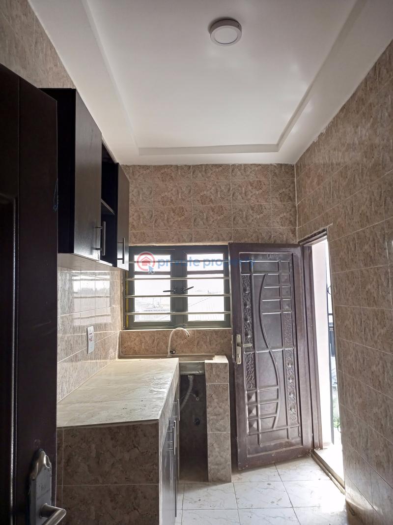 2 bedroom Block Of Flats For Rent Destiny Bus Stop Isheri Oshun Close To The Bus Stop. Bucknor Estate Isolo Lagos - 6