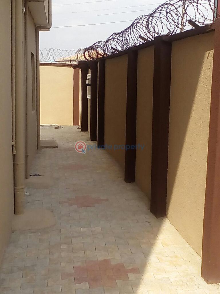3 bedroom Block Of Flats For Sale 1 Ofi Agbede Street Off Onipdede Oremeta Bus Stop Olambe, Ifo Local Government. Ogun Ogun area  - 6