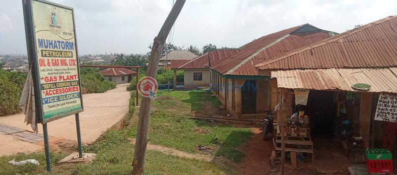 3 bedroom Detached Bungalow For Sale Lifefort Area Adeosun Ologuneru Road Ibadan Ibadan Polytechnic/University of Ibadan Oyo - 8