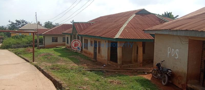 3 bedroom Detached Bungalow For Sale Lifefort Area Adeosun Ologuneru Road Ibadan Ibadan Polytechnic/University of Ibadan Oyo - 7