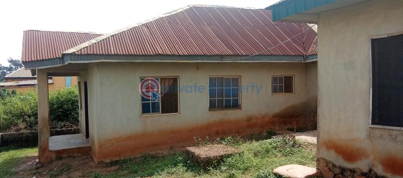 3 bedroom Detached Bungalow For Sale Lifefort Area Adeosun Ologuneru Road Ibadan Ibadan Polytechnic/University of Ibadan Oyo - 2