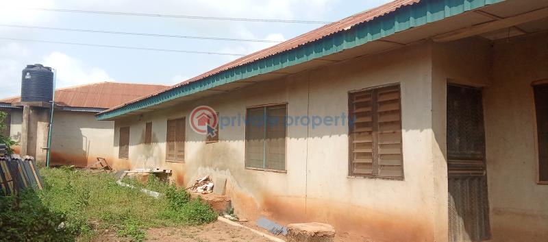 3 bedroom Detached Bungalow For Sale Lifefort Area Adeosun Ologuneru Road Ibadan Ibadan Polytechnic/University of Ibadan Oyo - 5