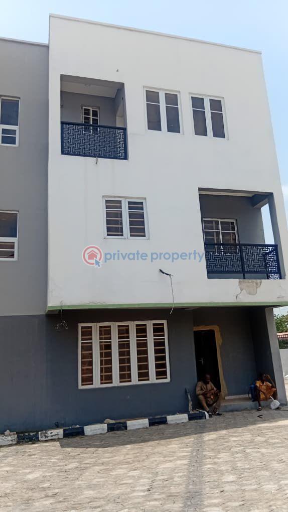 House For Rent @ Palms Groove , Iyaganku G.r.a Ibadan Oyo - 0