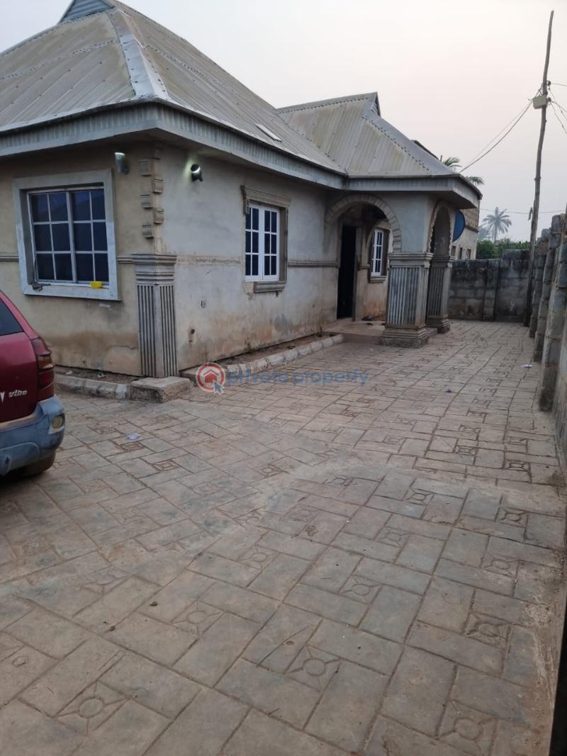 3 bedroom Detached Bungalow For Sale Agelu Agbon Igbagbo Community, Ologolo Estate, After Alafara Ologuneru Ibadan Oyo - 1