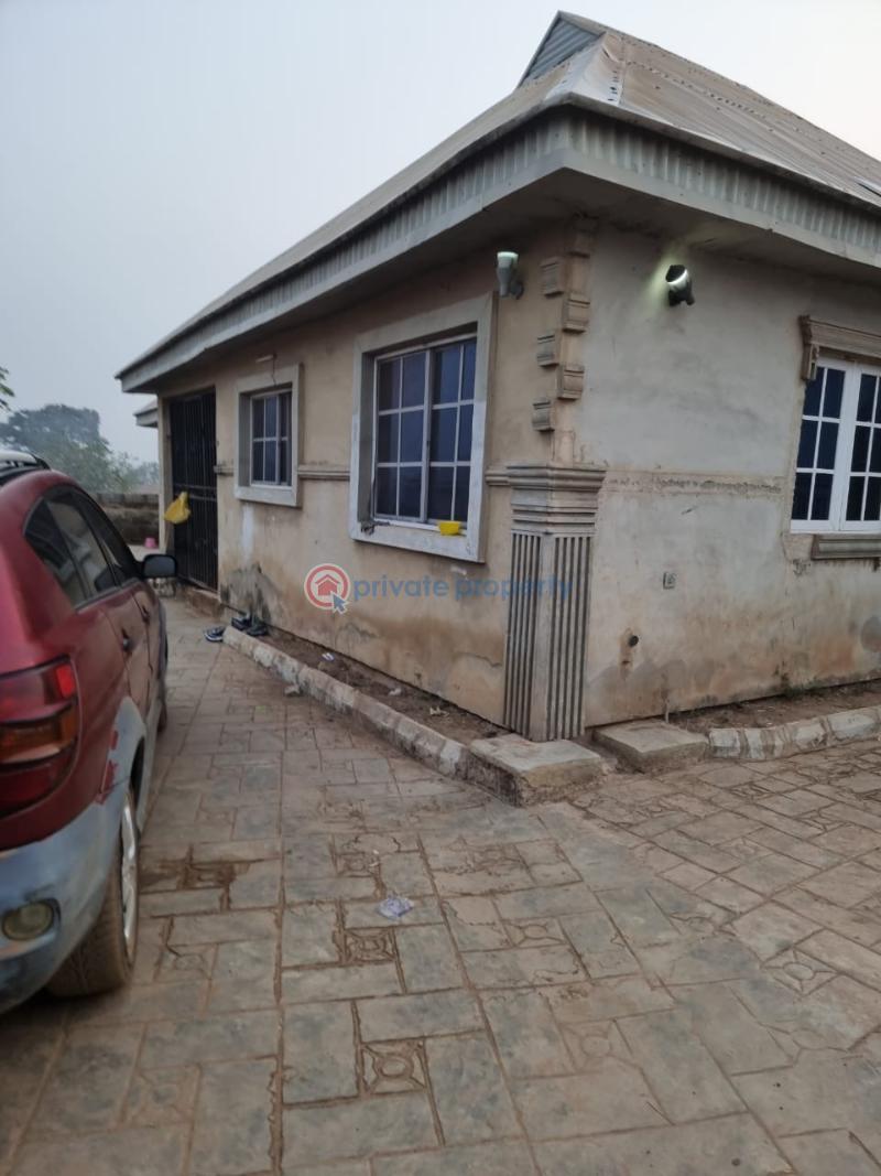 3 bedroom Detached Bungalow For Sale Agelu Agbon Igbagbo Community, Ologolo Estate, After Alafara Ologuneru Ibadan Oyo - 3