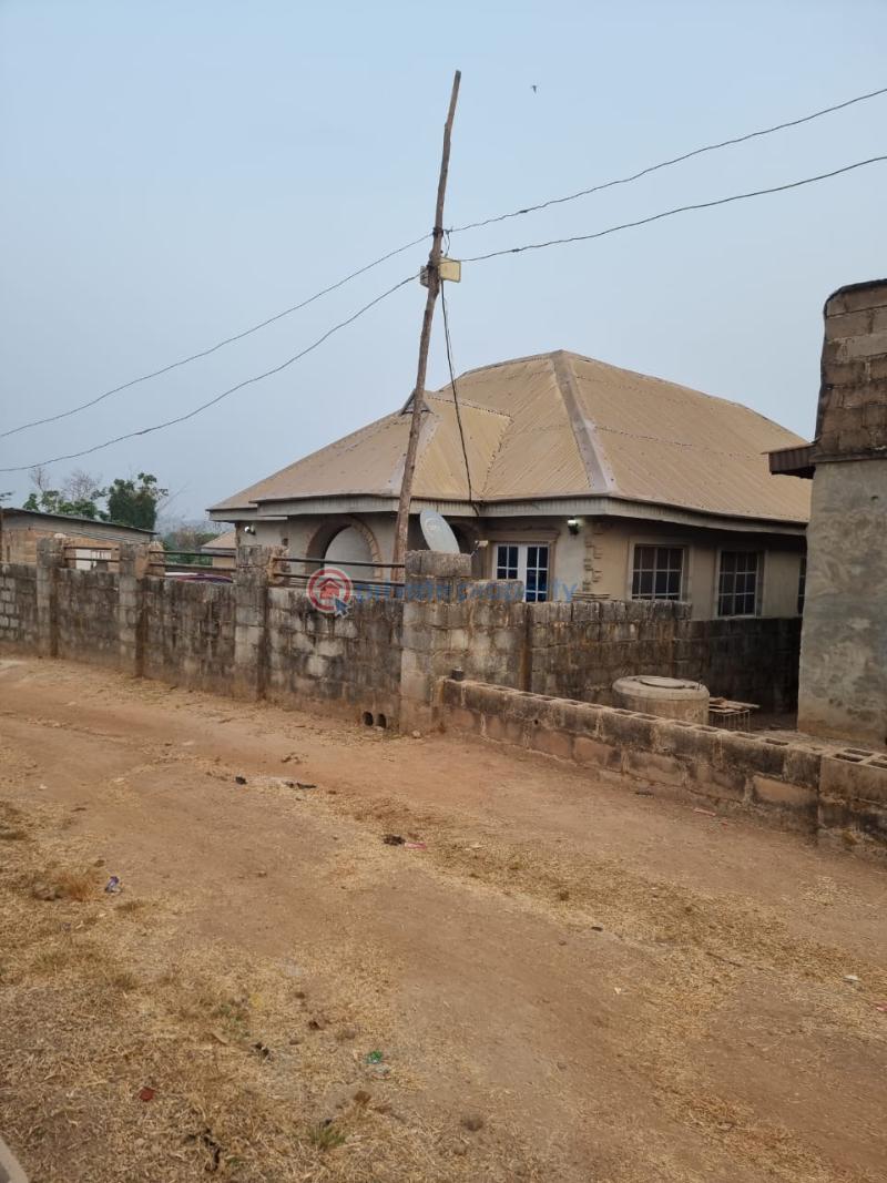 3 bedroom Detached Bungalow For Sale Agelu Agbon Igbagbo Community, Ologolo Estate, After Alafara Ologuneru Ibadan Oyo - 0